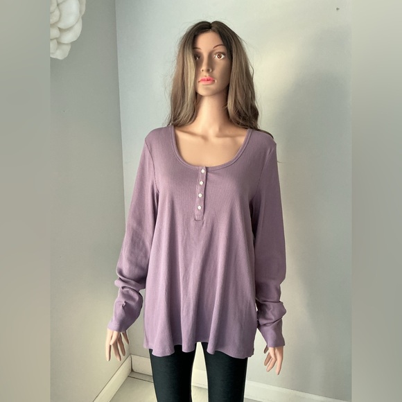 GAP Tops - GAP Lavender Long Sleeve Women's Tee